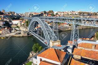 72700017-ドン-ルイス-1-世橋はポルトの都市とポルトガルのヴィラ-・-ノヴァ-・-デ-・-ガイアのドウロ川にまたがるダブルで飾られた金属アーチ橋[1]