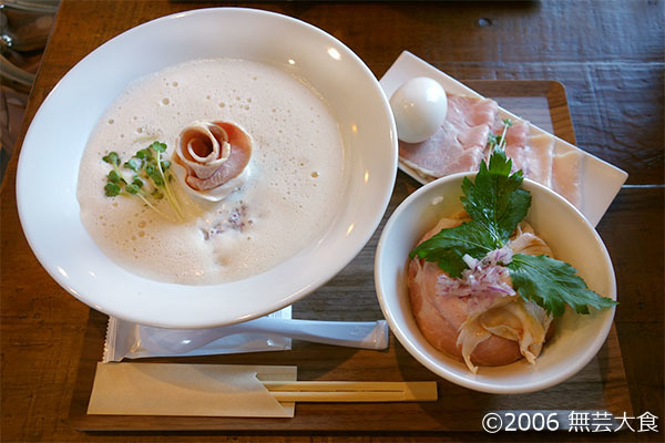 麦×鶏 らら 特製泡鶏白湯醤油ラーメン&チャシュー飯