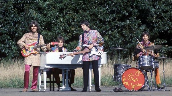 the-beatles-magical-mystery-tour-in-1967-06.jpg