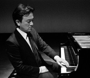 智内威雄（左手のピアニスト）-300x259.jpg