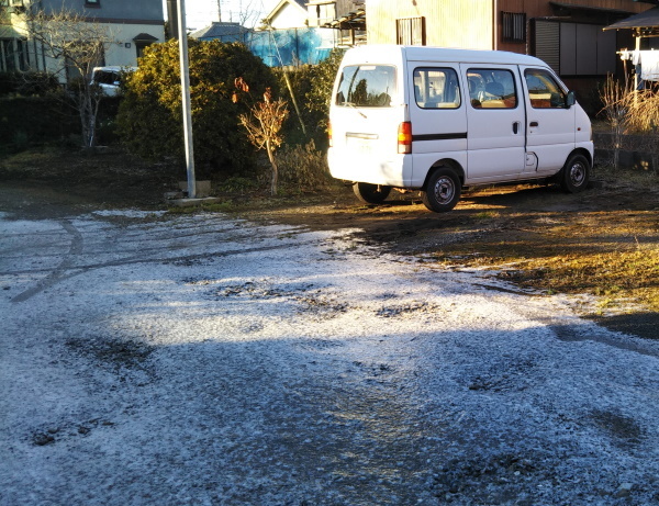 fc2駐車場の雪1